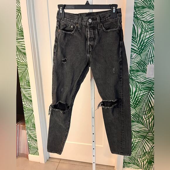Levi’s Women’s Black Distressed Wedgie Straight Size 25 - Picture 2 of 12